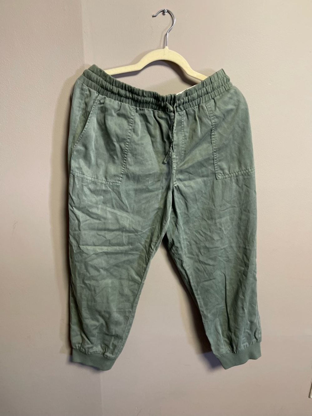 Maurices Women’s Sage Green Jogger Sweatpants. Size M